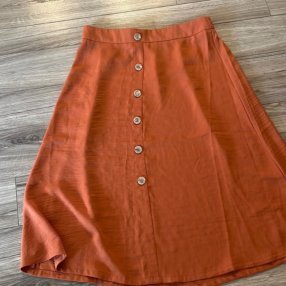 Midi Orange skirt. Size medium.